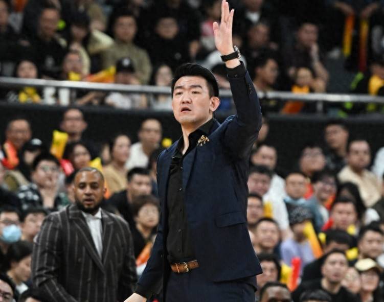 阿尔明队在主场实现了惊人的逆转的简单介绍